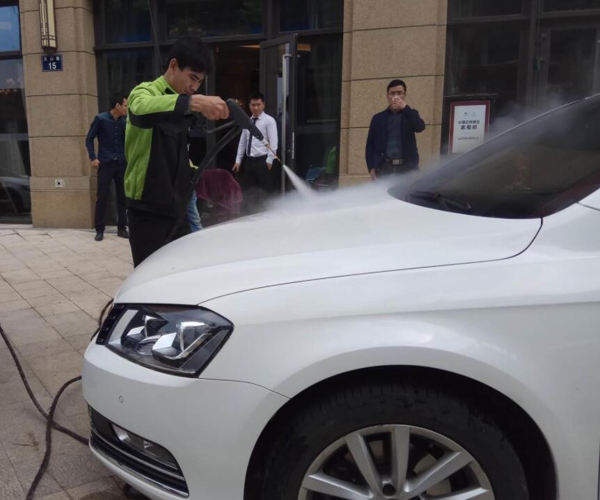 蒸汽洗車機洗車現(xiàn)場 蒸汽洗車機洗車現(xiàn)場