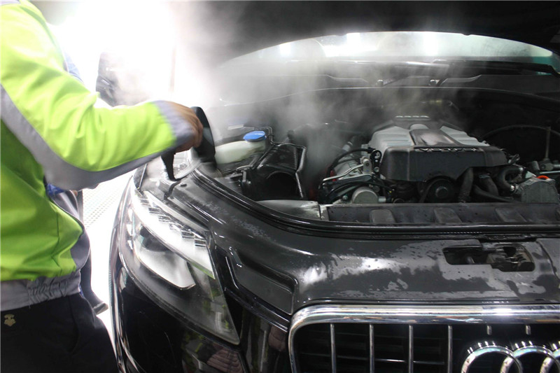蒸汽洗車機(jī)清洗車輛 蒸汽洗車機(jī)清洗車輛